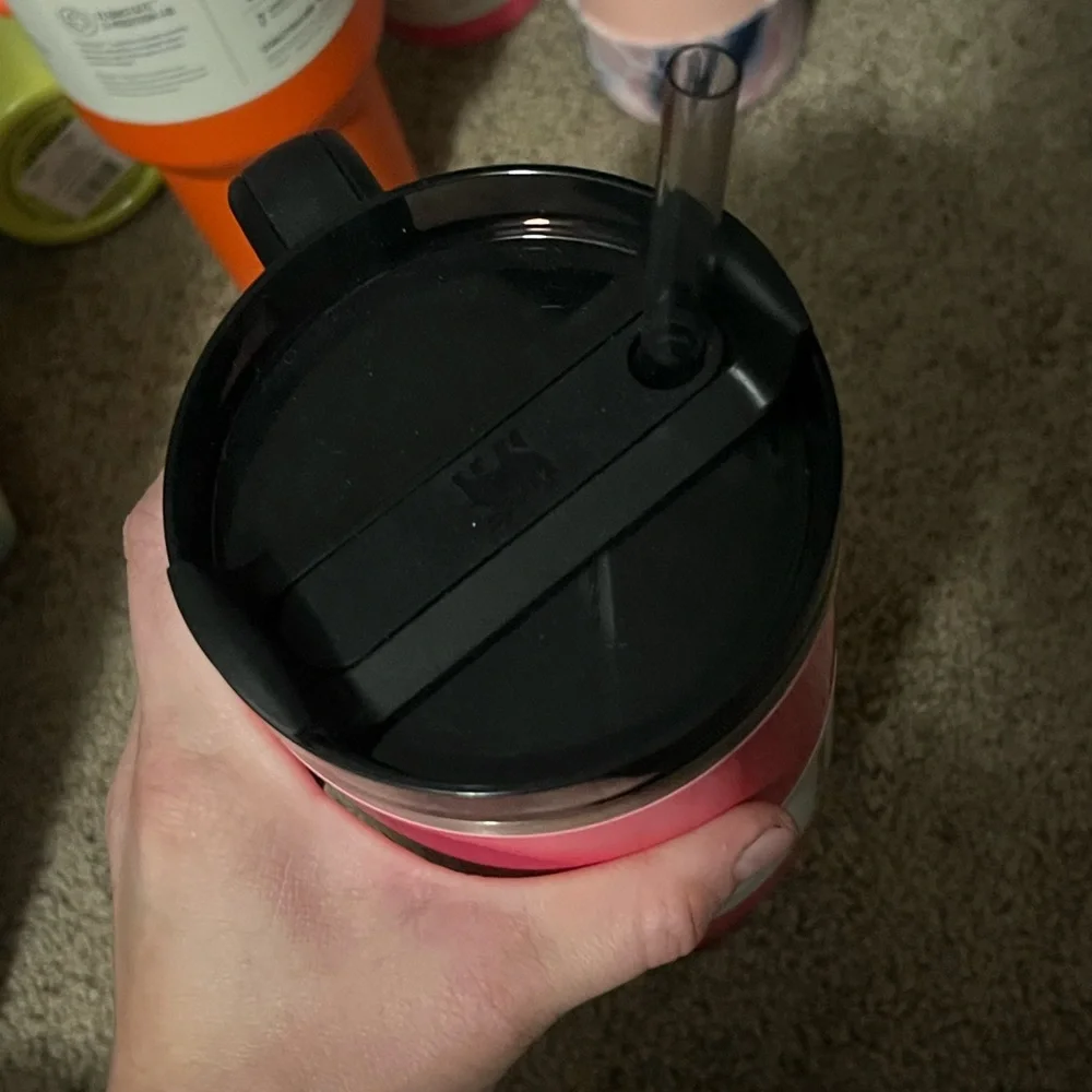 Stanley Bright Pink Quencher H2.0 Tumbler - Picture 4 of 5